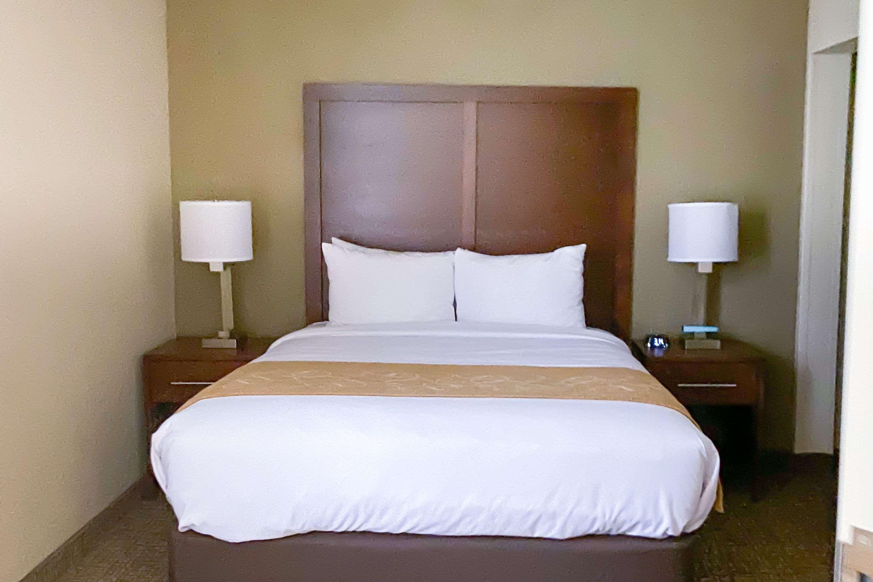 Comfort Suites Clarksville Exteriör bild
