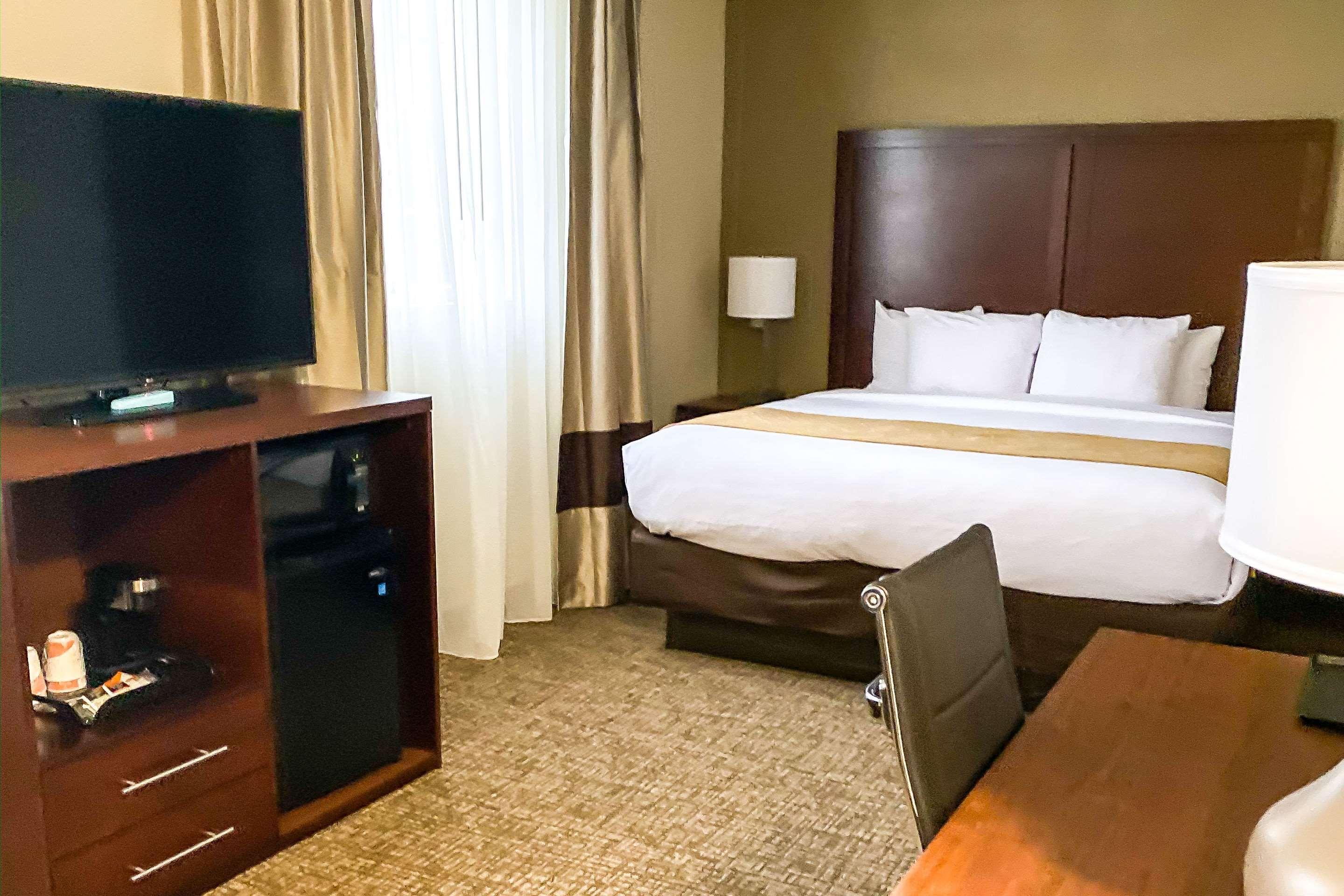 Comfort Suites Clarksville Exteriör bild